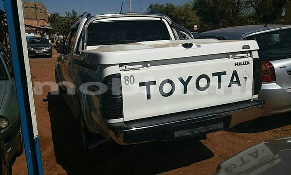 Acheter Occasion Voiture Toyota Hilux Blanc à Bamako au Mali Acheter Occasion Voiture Toyota Hilux Blanc à Bamako au Mali