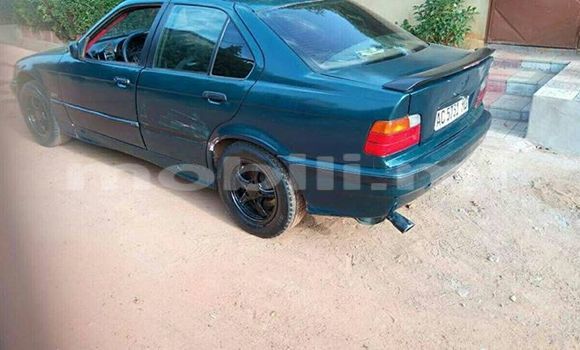 Acheter Occasion Voiture BMW 3-Series Bleu à Bamako au Mali Acheter Occasion Voiture BMW 3-Series Bleu à Bamako au Mali