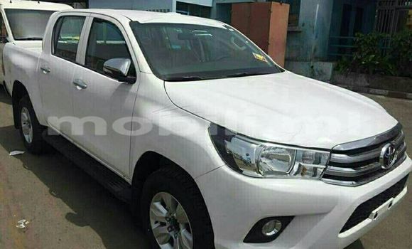 Acheter Occasion Voiture Toyota Hilux Blanc à Bamako au Mali Acheter Occasion Voiture Toyota Hilux Blanc à Bamako au Mali