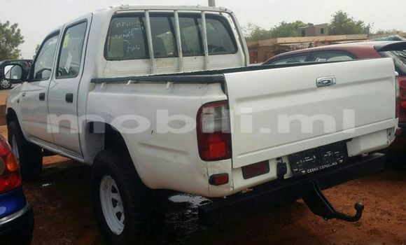 Acheter Occasion Voiture Toyota Hilux Blanc à Bamako au Mali Acheter Occasion Voiture Toyota Hilux Blanc à Bamako au Mali