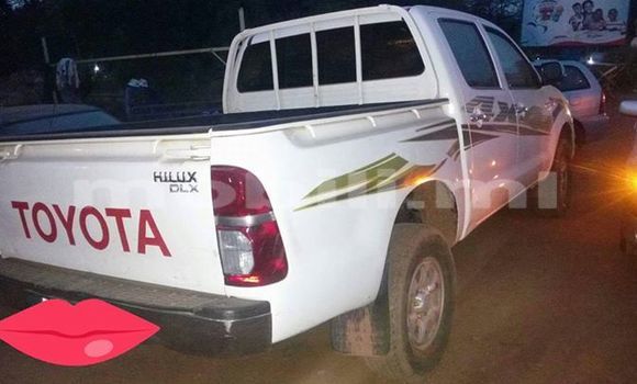 Acheter Occasion Voiture Toyota Hilux Blanc à Bamako au Mali Acheter Occasion Voiture Toyota Hilux Blanc à Bamako au Mali