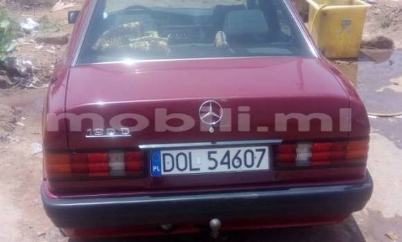 Acheter Occasion Voiture Mercedes‒Benz 190 Rouge à Bamako au Mali Acheter Occasion Voiture Mercedes‒Benz 190 Rouge à Bamako au Mali