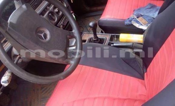 Acheter Occasion Voiture Mercedes‒Benz 190 Blanc à Bamako au Mali Acheter Occasion Voiture Mercedes‒Benz 190 Blanc à Bamako au Mali