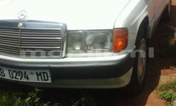 Acheter Occasion Voiture Mercedes‒Benz 190 Blanc à Bamako au Mali Acheter Occasion Voiture Mercedes‒Benz 190 Blanc à Bamako au Mali