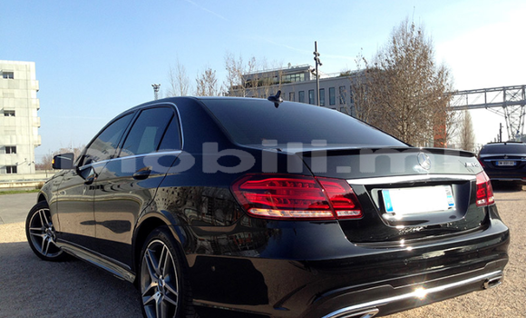 Acheter Neuf Voiture Mercedes‒Benz E-Class Noir à Bamako au Mali Acheter Neuf Voiture Mercedes‒Benz E-Class Noir à Bamako au Mali