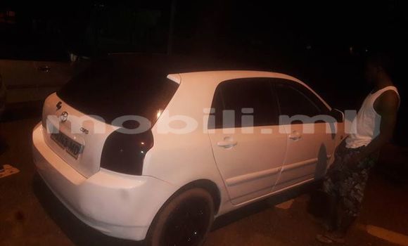 Acheter Occasion Voiture Toyota Corolla Blanc à Bamako au Mali Acheter Occasion Voiture Toyota Corolla Blanc à Bamako au Mali
