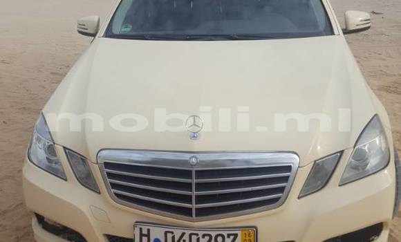 Acheter Occasion Voiture Mercedes‒Benz E-Class Beige à Bamako au Mali Acheter Occasion Voiture Mercedes‒Benz E-Class Beige à Bamako au Mali