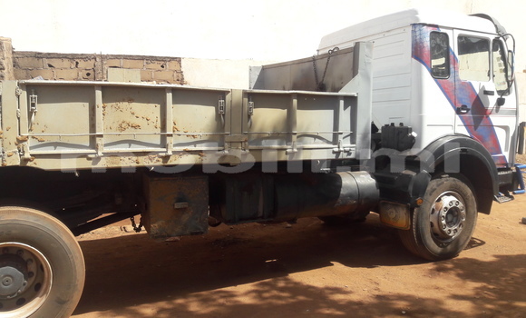 Acheter Occasion Utilitaire Mercedes‒Benz 1922 Gris à Bamako au Mali Acheter Occasion Utilitaire Mercedes‒Benz 1922 Gris à Bamako au Mali