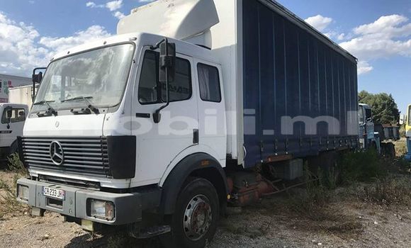 Acheter Occasion Utilitaire Mercedes‒Benz Truck Blanc à Bamako au Mali Acheter Occasion Utilitaire Mercedes‒Benz Truck Blanc à Bamako au Mali