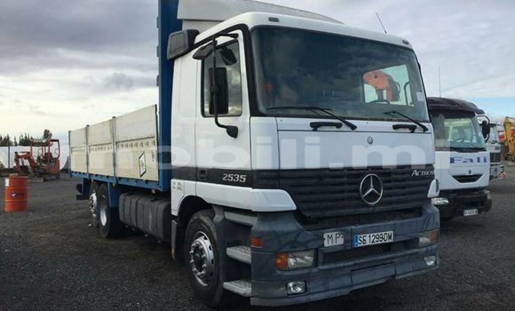 Acheter Occasion Utilitaire Mercedes‒Benz Actros Blanc à Bamako au Mali Acheter Occasion Utilitaire Mercedes‒Benz Actros Blanc à Bamako au Mali