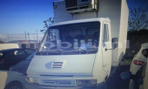 Acheter Occasion Utilitaire Renault B110 Blanc à Bamako au Mali Acheter Occasion Utilitaire Renault B110 Blanc à Bamako au Mali