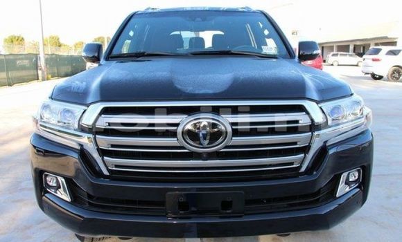 Sayi Na hannu Toyota Land Cruiser White Mota in Bamako a Mali Sayi Na hannu Toyota Land Cruiser White Mota in Bamako a Mali