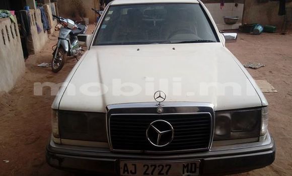 Acheter Occasion Voiture Mercedes‒Benz 250 Blanc à Bamako au Mali Acheter Occasion Voiture Mercedes‒Benz 250 Blanc à Bamako au Mali