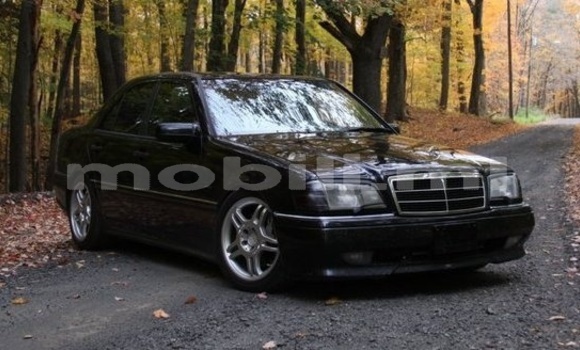 Acheter Occasion Voiture Mercedes‒Benz C-Class Noir à Bamako au Mali Acheter Occasion Voiture Mercedes‒Benz C-Class Noir à Bamako au Mali