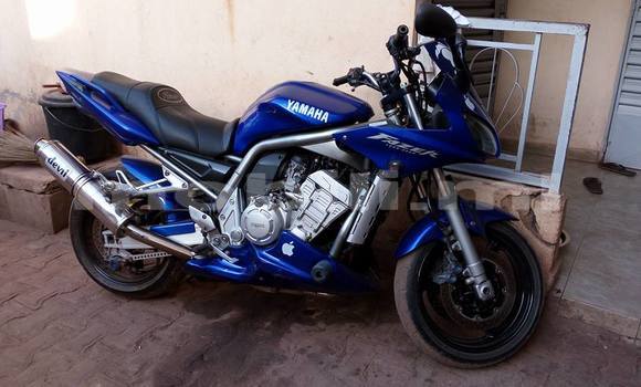 Acheter Occasion Moto Yamaha FZR Bleu à Bamako au Mali Acheter Occasion Moto Yamaha FZR Bleu à Bamako au Mali